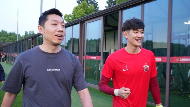 美女脱一光二净无内裤内衣图片