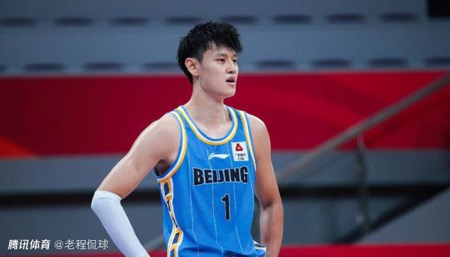 夫人在她20多岁的撕网袜