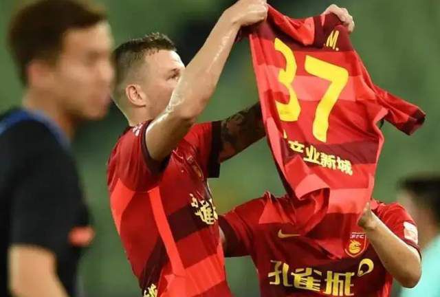 才两根手指就抖成这样了视频